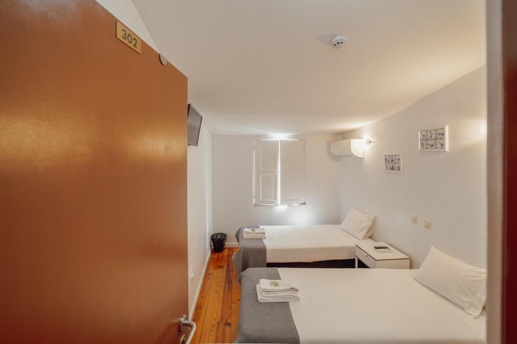 Twin Room Private External Bathroom